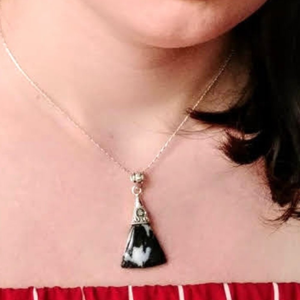 White Buffalo Turquoise Pendent - Picture 5 of 6